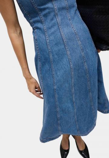 Платье без бретелек