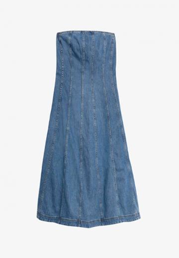 Платье без бретелек