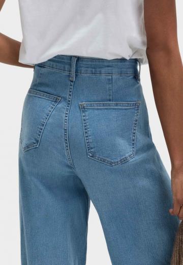 Клешеные джинсы