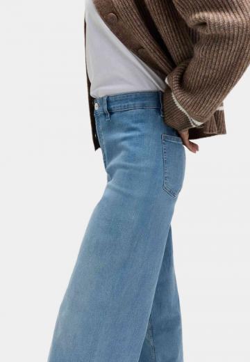 Клешеные джинсы
