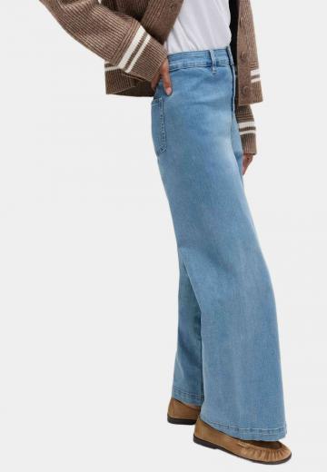 Клешеные джинсы