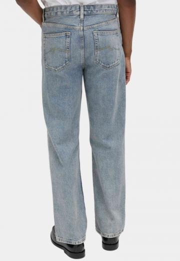 Прямые джинсы
