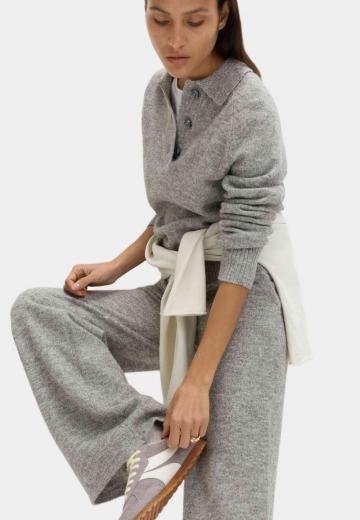 Пуловер с воротником поло