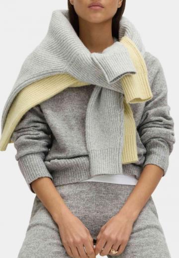 Пуловер с воротником поло