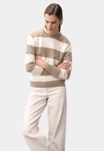 Пуловер в полоску
