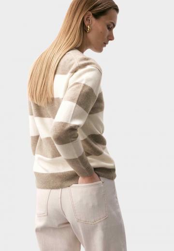 Пуловер в полоску