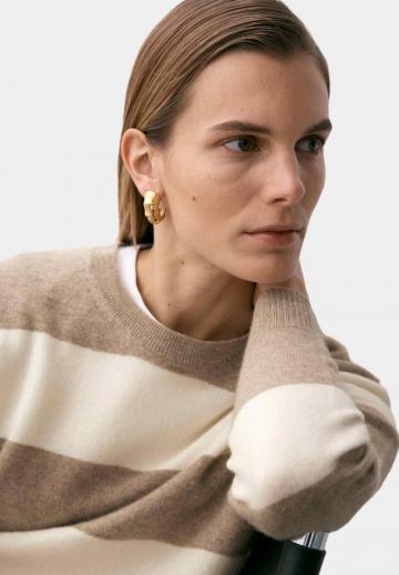 Пуловер в полоску