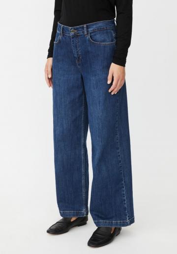 Клешеные джинсы