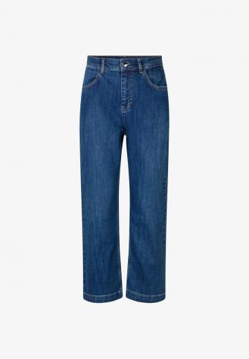 Короткие джинсы