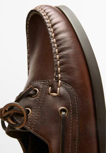 Ботинки на шнуровке