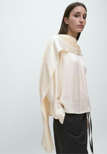 Атласная блузка