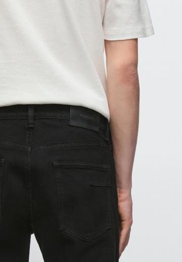 Узкие джинсы