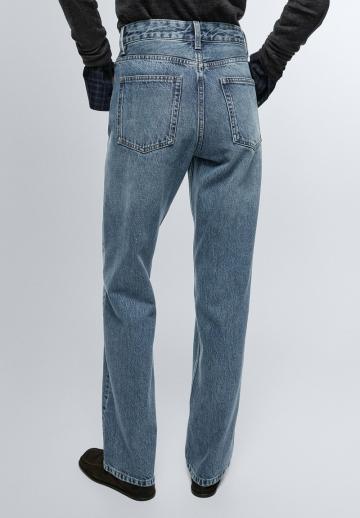 Прямые джинсы