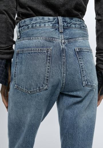 Прямые джинсы