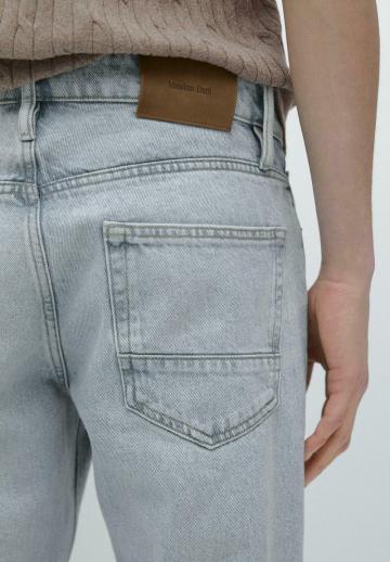 Прямые джинсы