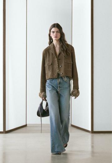 Блейзер с накладными карманами