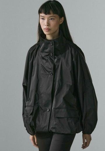 Куртка с накладнымит карманами