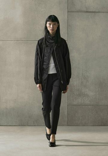 Куртка с накладнымит карманами