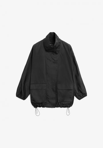 Куртка с накладнымит карманами