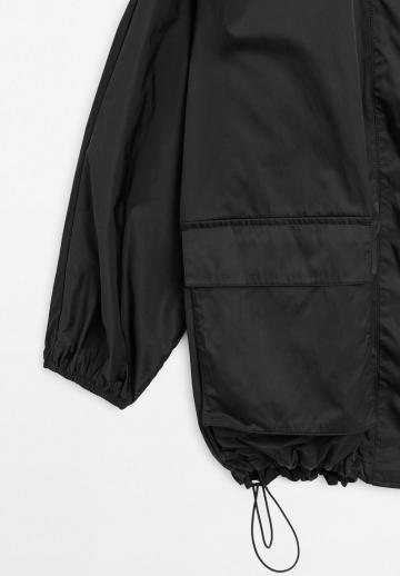 Куртка с накладнымит карманами