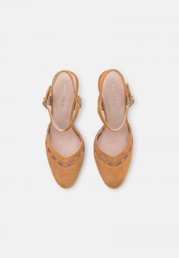 Туфли с ремешком