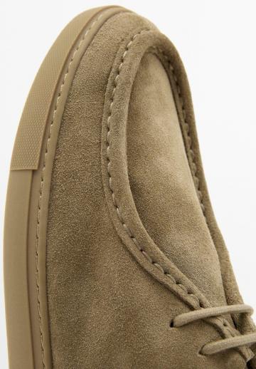 Ботинки на шнуровке