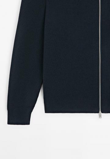 Вязаная кофта