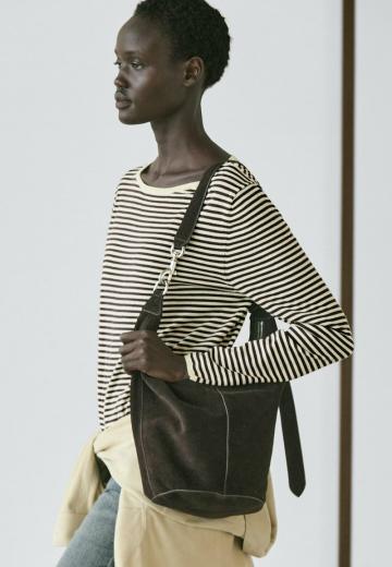 Пуловер в полоску