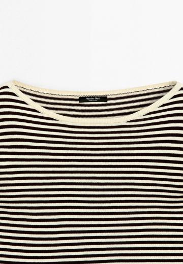 Пуловер в полоску