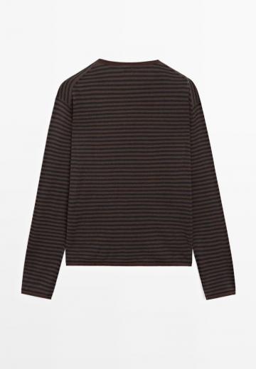 Пуловер в полоску