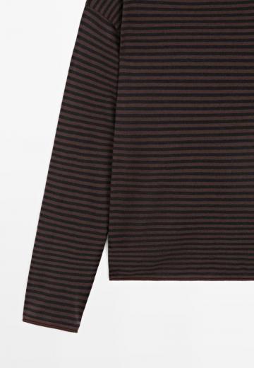 Пуловер в полоску