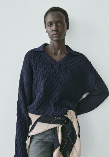 Пуловер с вырезом V