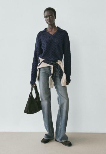 Пуловер с вырезом V