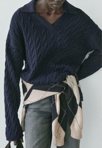 Пуловер с вырезом V