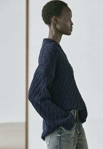 Пуловер с вырезом V