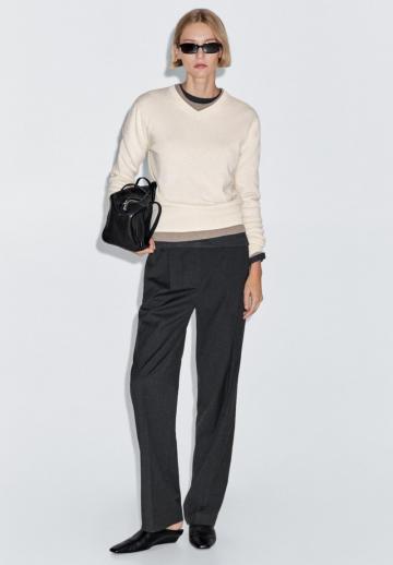 Пуловер с вырезом V