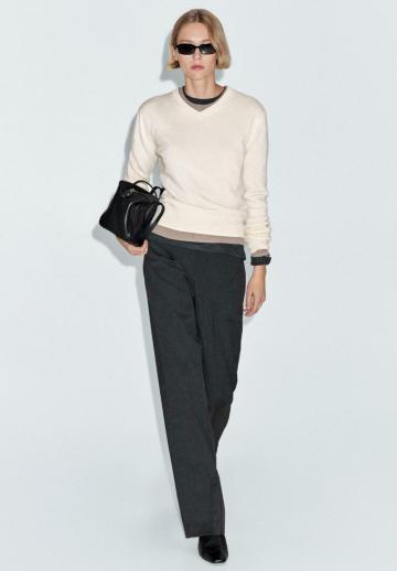 Пуловер с вырезом V