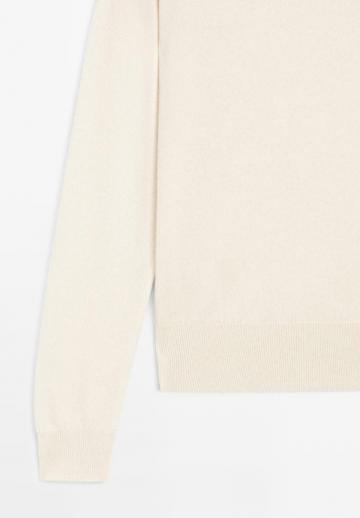 Пуловер с вырезом V