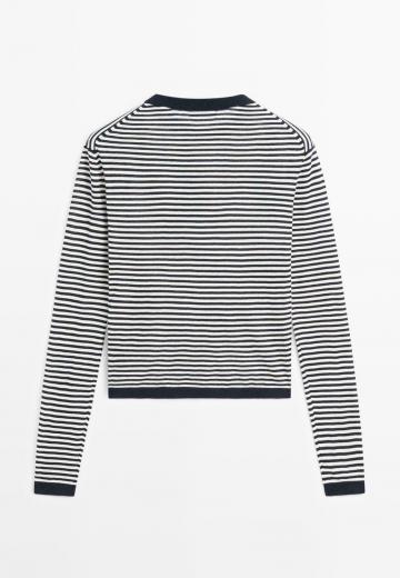 Пуловер в полоску