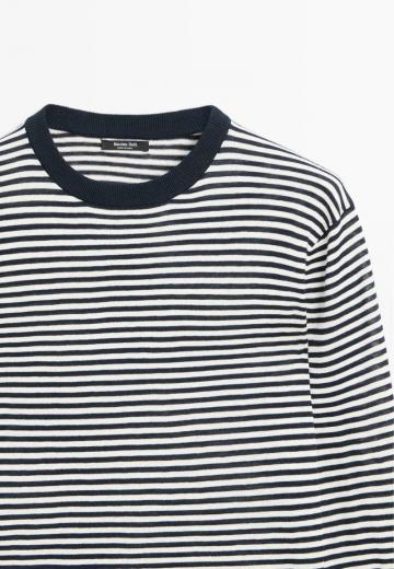 Пуловер в полоску