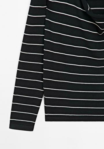 Пуловер в полоску