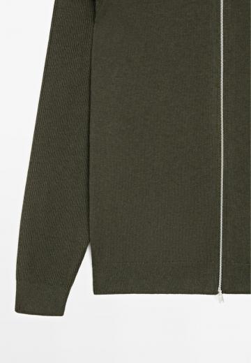 Вязаная кофта