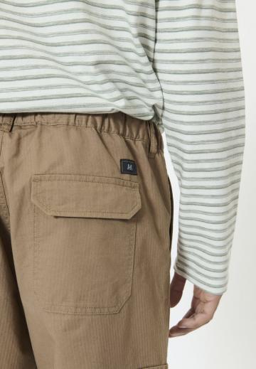 Брюки с накладными карманами