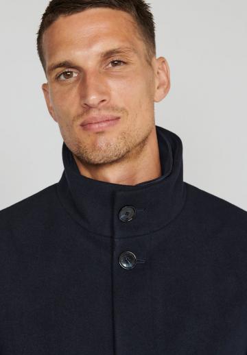 Короткое пальто