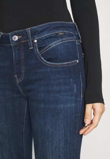Узкие джинсы