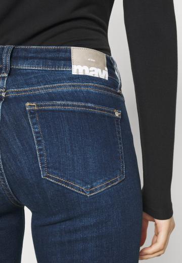 Узкие джинсы