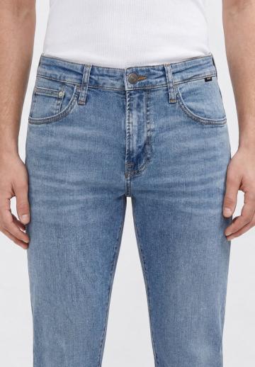 Узкие джинсы