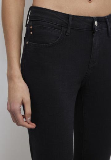 Узкие джинсы