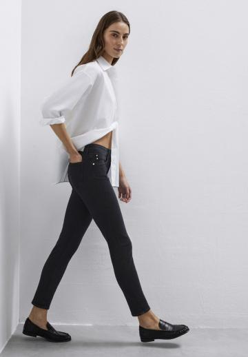 Узкие джинсы