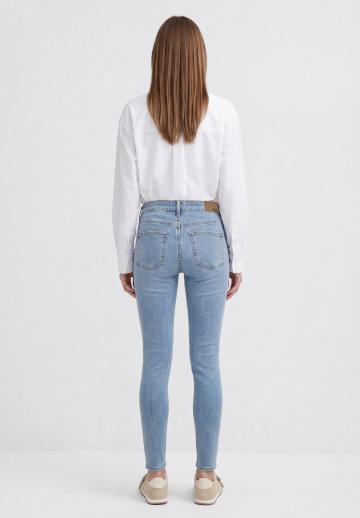 Узкие джинсы